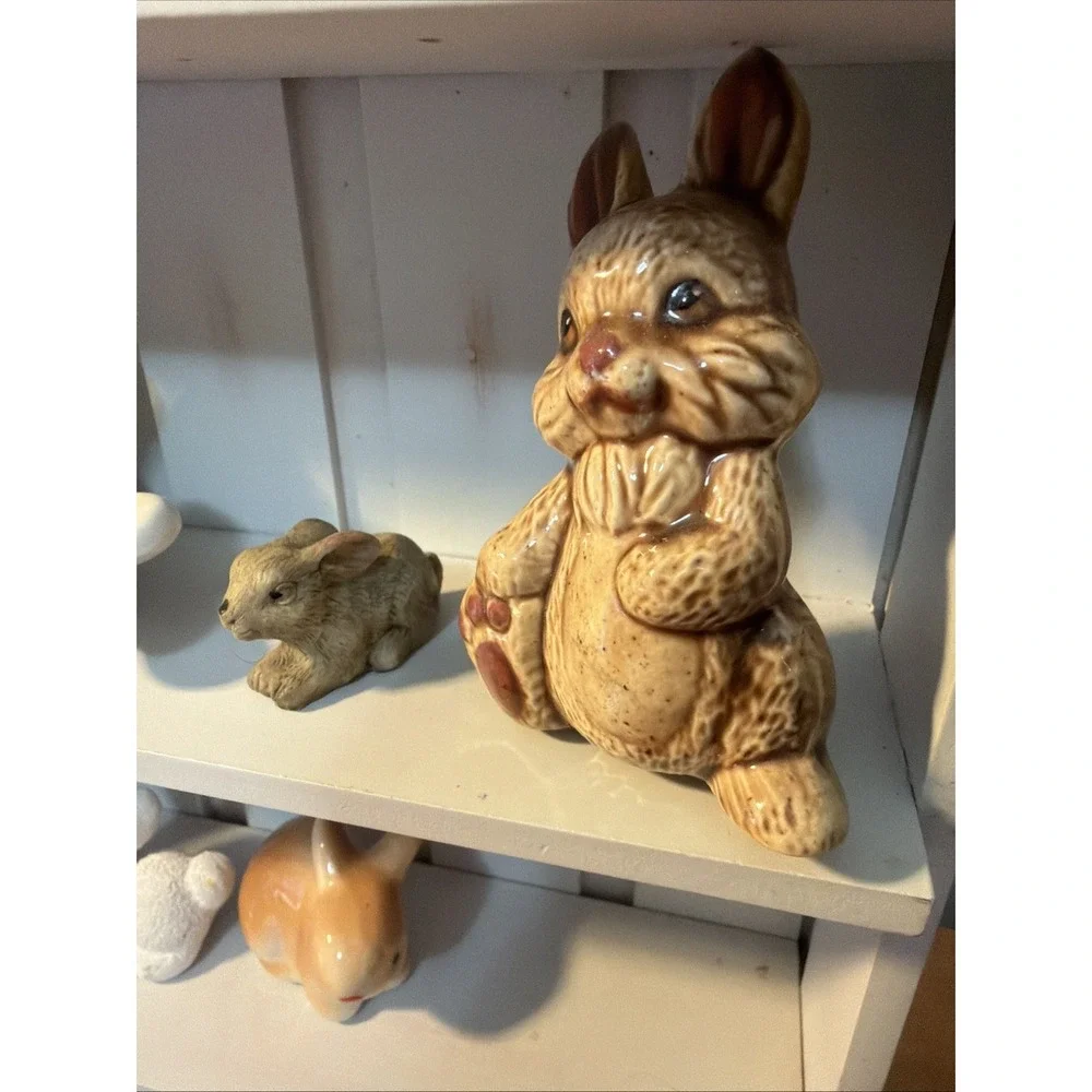 Vtg Bunny Figurines On Picket Trinket Shelf Hanging Or Free Sitting Shelf